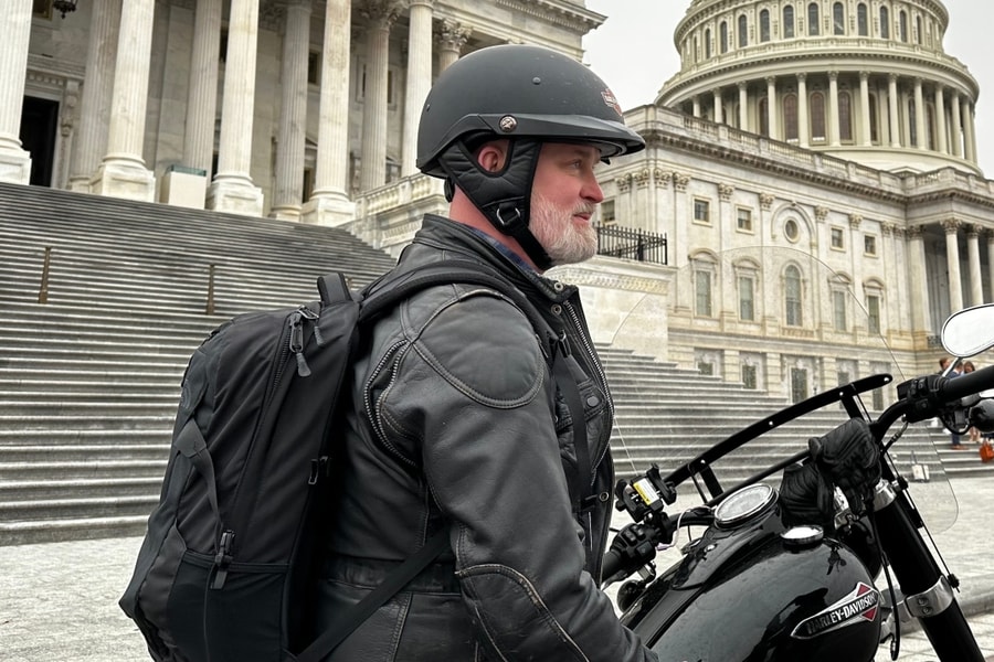 Nghị sĩ Mỹ lái môtô 1.500 km để bỏ phiếu mở lại chính phủ