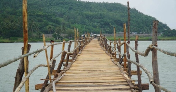 Cầu Ông Cọp- cây cầu gỗ dài nhất Việt Nam sập hoàn toàn sau bão lũ