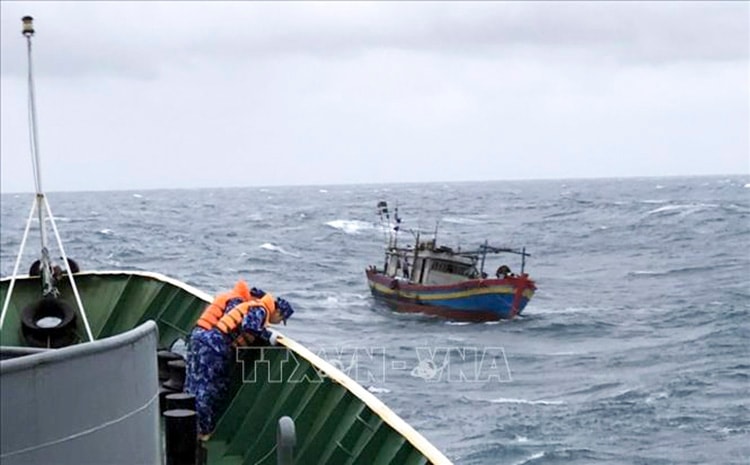 Thời tiết ngày 13/11: Bắc Bộ lạnh về đêm, trên biển gió mạnh và sóng lớn