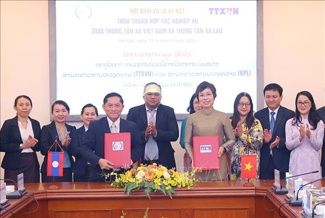 Tổng Giám đốc TTXVN Vũ Việt Trang hội đàm với Tổng Giám đốc Thông tấn xã Pathet Lào