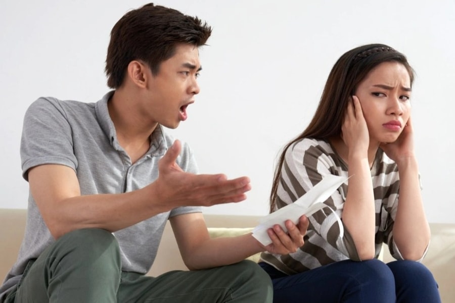 Mặc kệ nhà sắp hết tiền, vợ tôi vẫn nhất quyết không đi làm vì điều này