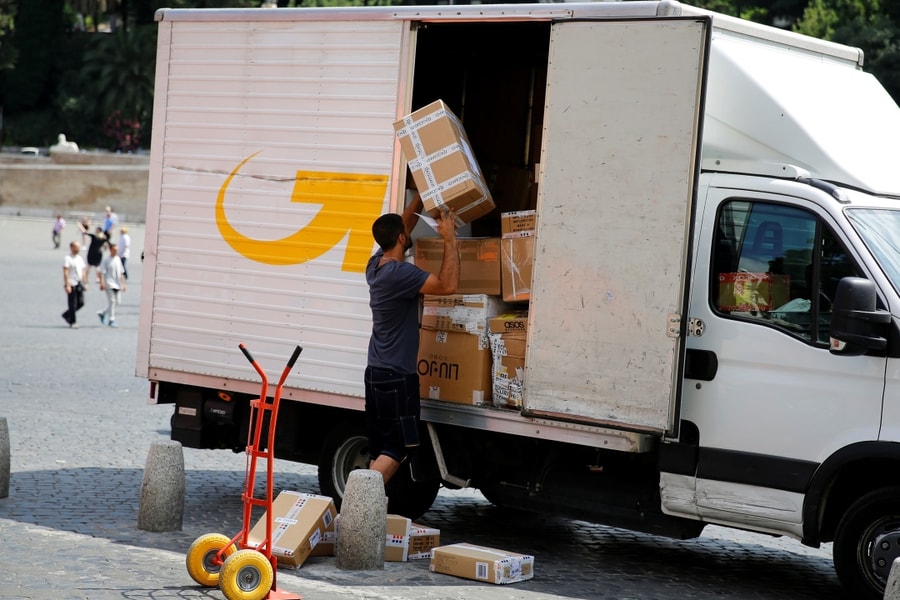 Châu Âu sắp áp phí hàng giá trị thấp từ Trung Quốc