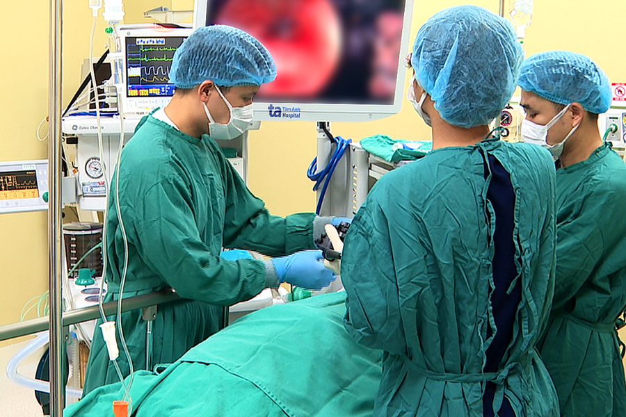 Viêm phổi hít do co thắt tâm vị, túi thừa thực quản