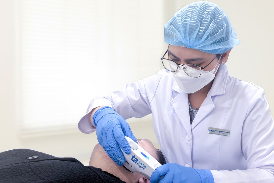 Kết hợp công nghệ trẻ hóa da, xóa nọng cằm