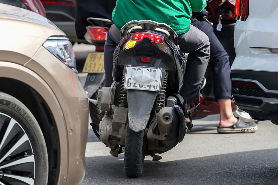 Tài xế che biển số tránh phạt nguội