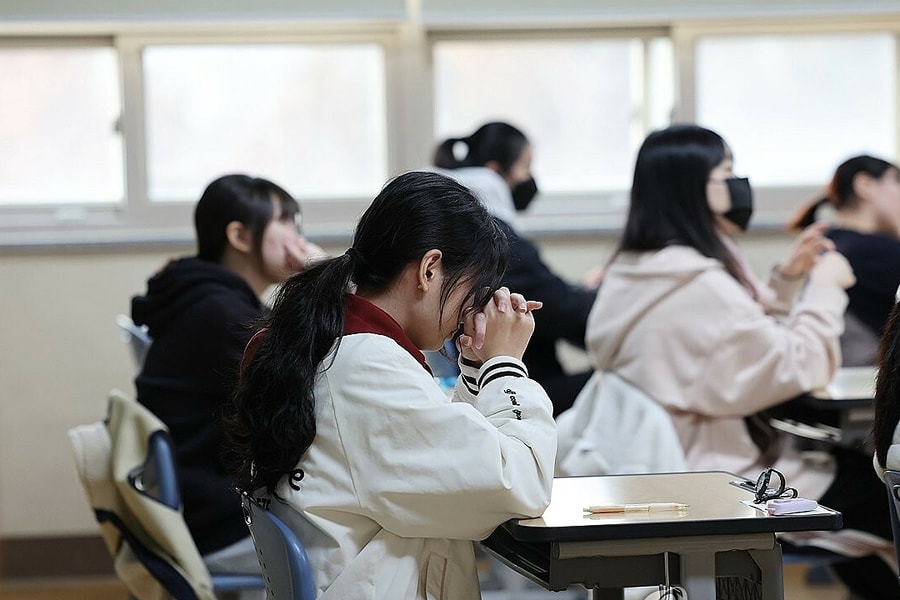 Hàn Quốc cấm loạt chuyến bay để tránh làm ồn kỳ thi đại học