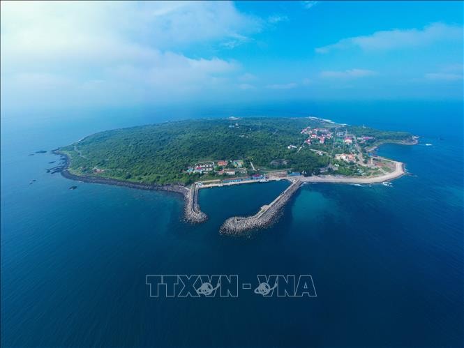 Tìm chủ sở hữu của chiếc thuyền trôi dạt ở vùng biển đặc khu Cồn Cỏ