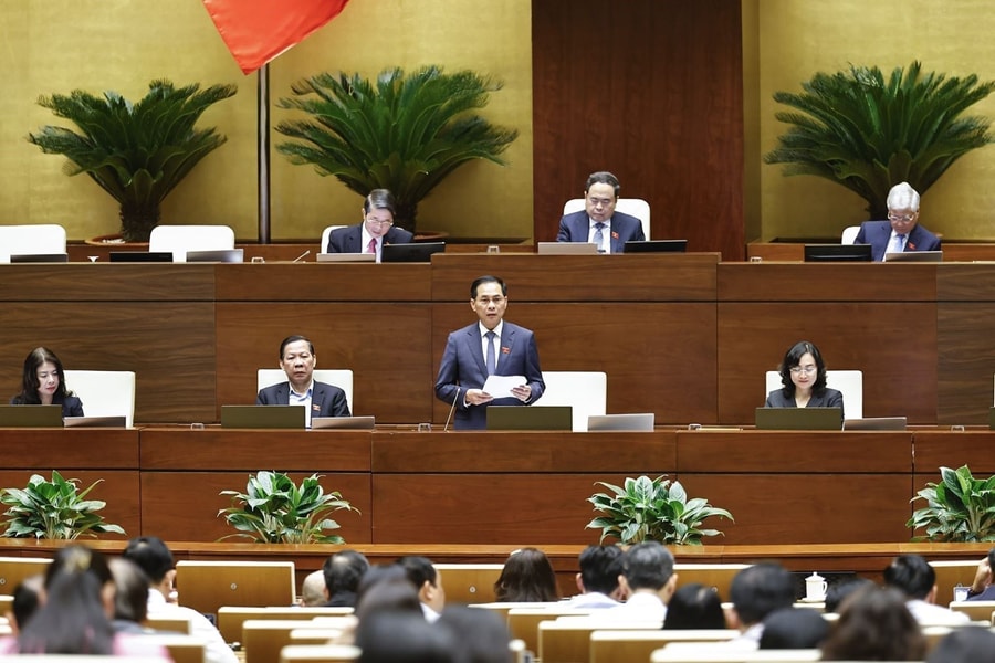 Ngày 14/11, Quốc hội nghe Chủ tịch nước trình bày Tờ trình đề nghị phê chuẩn Hiệp định đối ngoại