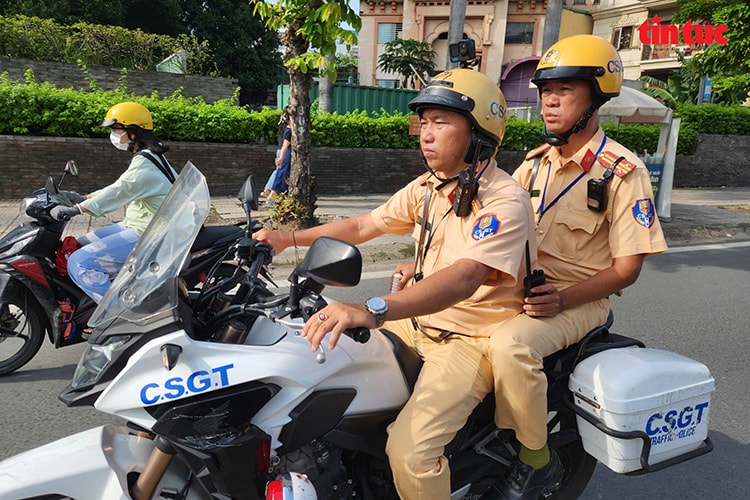 CSGT TP Hồ Chí Minh - những ‘người dẫn đường’ trong hành trình sinh tử