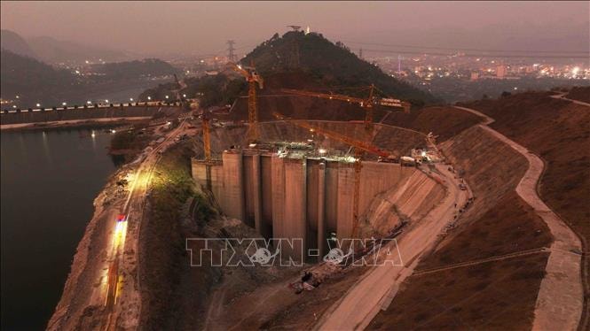 Hòa lưới thành công tổ máy số 2 dự án Nhà máy Thủy điện Hòa Bình mở rộng