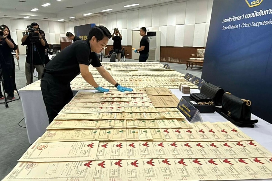 Thái Lan tịch thu hàng trăm sổ đỏ, ôtô của trụ trì ăn chặn từ thiện