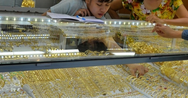 Giá vàng hôm nay 14-11: Sụt giảm mạnh khi nhà đầu tư ồ ạt chốt lời