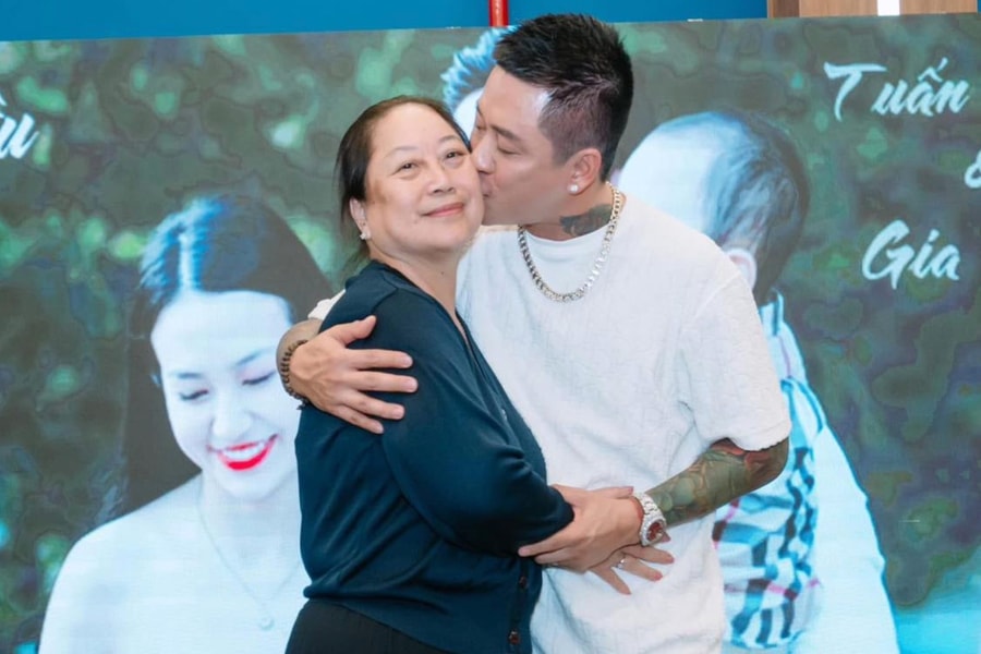 Mẹ ca sĩ Tuấn Hưng qua đời