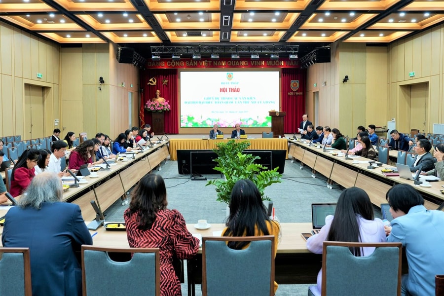 Hoàn thiện thể chế để phát triển nhanh và bền vững trong giai đoạn mới