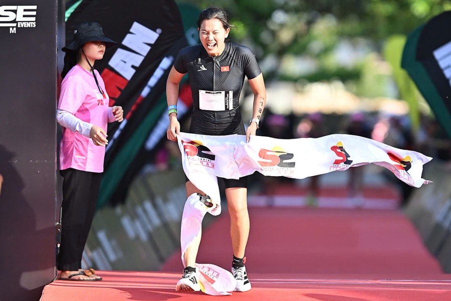 Ánh Viên chiến thắng bất ngờ tại Ironman Phú Quốc