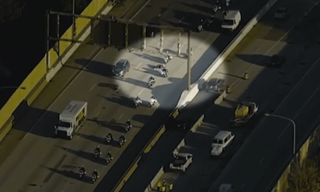 Hai môtô cảnh sát gặp nạn khi đang trong đoàn hộ tống