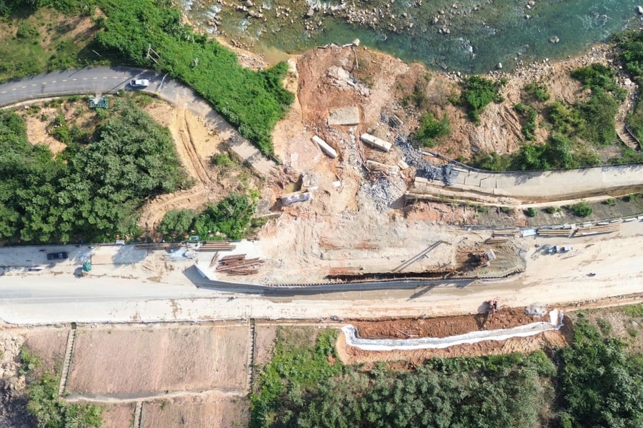 Nghiên cứu xây cầu vượt điểm sạt lở trên cao tốc La Sơn - Hòa Liên