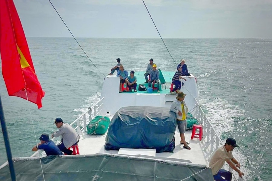 Quảng Ngãi khen thưởng lực lượng cứu 3 người trôi dạt 50 giờ trên biển