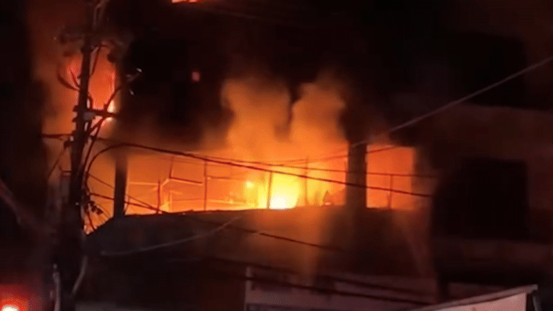 Cháy nhà 4 tầng gần chợ Đầm Nha Trang