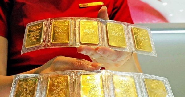 Giá vàng hôm nay 15/11: SJC "bay" hơn 3,5 triệu/lượng, vàng thế giới rơi thẳng đứng