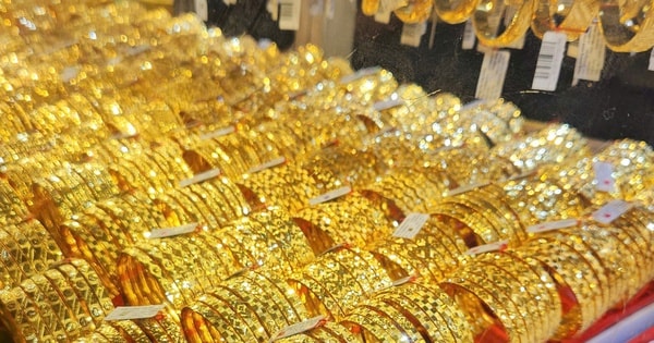 Sáng 15-11, giá vàng miếng SJC, vàng nhẫn giảm rất mạnh