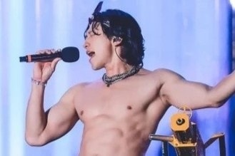 Bi Rain lột áo, trình diễn sexy