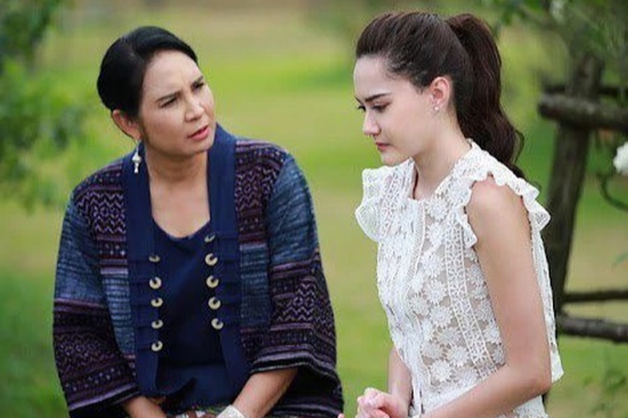 Giỗ bố, mẹ chồng trao vàng cho chị dâu, còn tôi nhận món đồ đáng xấu hổ