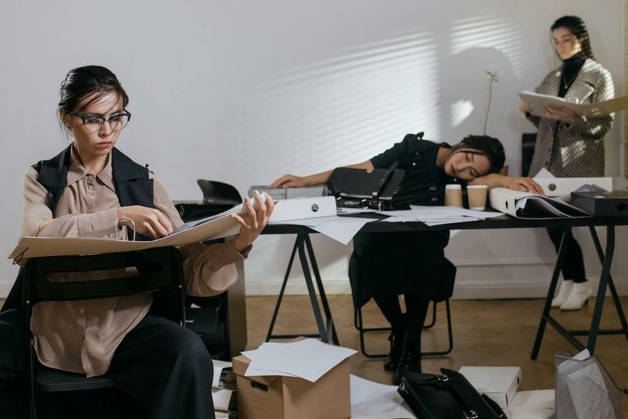 Vỡ mộng 'làm việc vì đam mê'