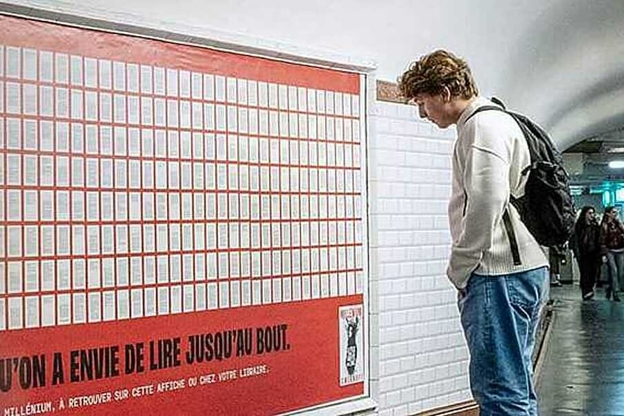 Nhà xuất bản Pháp dán nội dung tiểu thuyết ở ga tàu điện