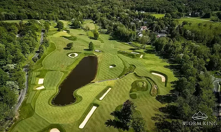 Sân golf 'kính vạn hoa' của kỹ sư phần mềm Mỹ