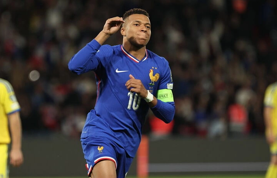 Cựu danh thủ bức xúc khi tuyển Pháp ưu ái Mbappe