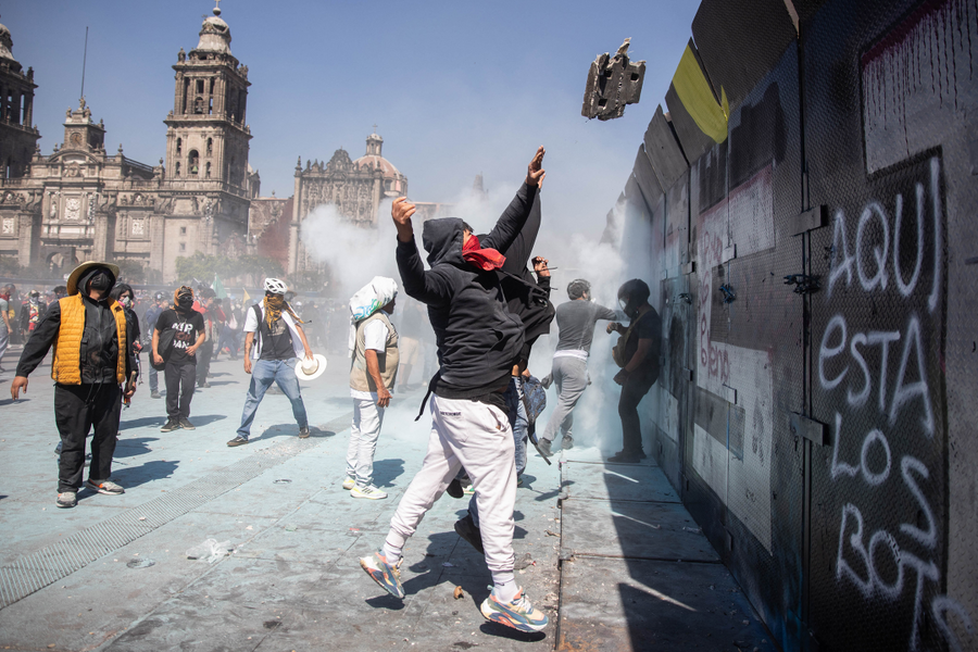 Biểu tình lớn tại Mexico sau vụ thị trưởng bị bắn chết