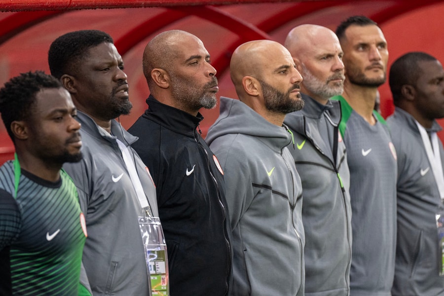 Không được dự World Cup, huấn luyện viên nghi đối thủ dùng phép thuật