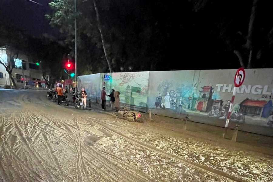 MRB Hà Nội bác bỏ tin đồn bùn nhão gây trơn trượt trên phố liên quan đến Metro khoan ngầm