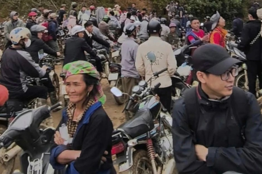 Đổ dồn leo núi ở Mù Cang Chải: Ùn tắc lối đi, lán nghỉ quá tải