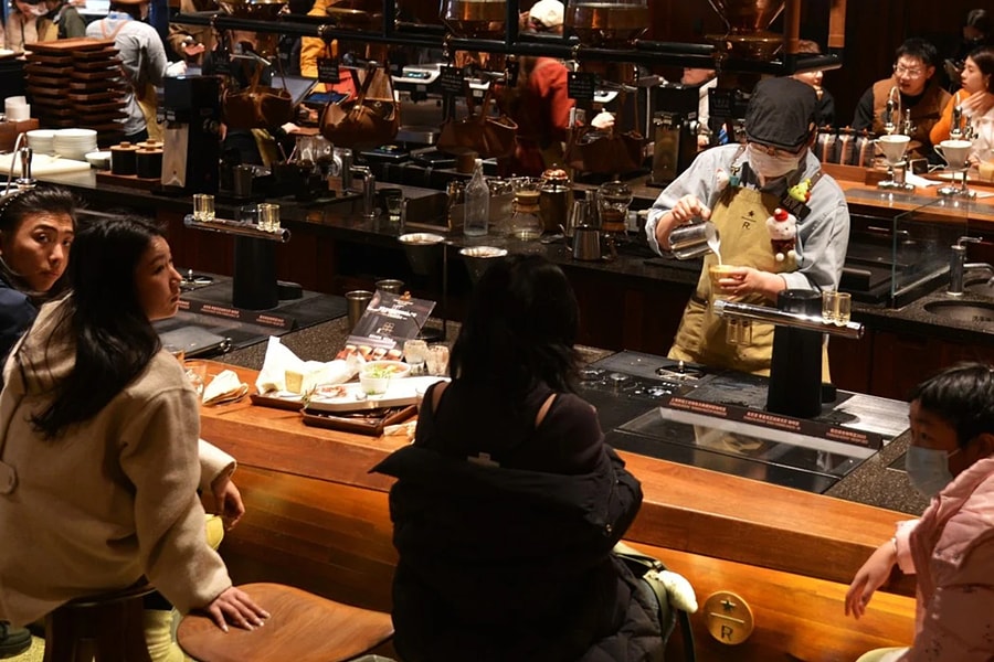 Thượng Hải bùng nổ quán cà phê, hút khách bởi 'sáng tạo điên rồ'