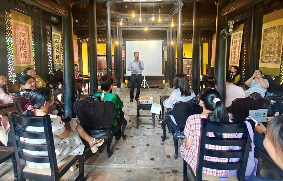 Chuyên gia bàn việc sáng tạo và phát triển làng nghề Huế
