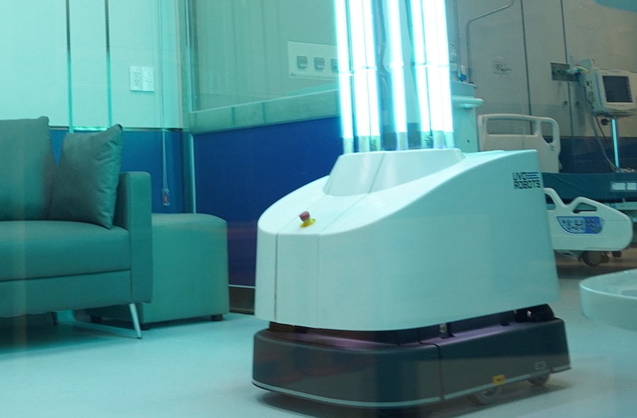 Chợ Rẫy dùng robot khử khuẩn phòng mổ