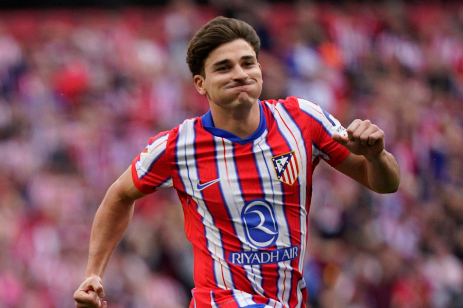 Julian Alvarez: 'Bố luôn dặn tôi không xăm mình, không rượu chè thuốc lá'