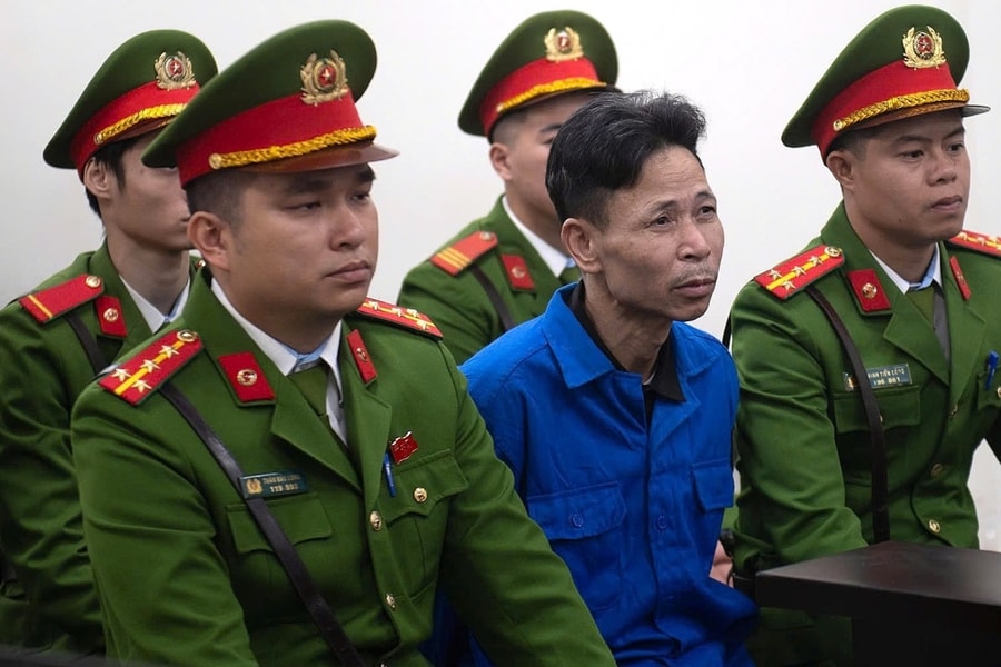 Kẻ đốt quán khiến 11 người chết 'bỗng mất thính lực' khi bị xét xử