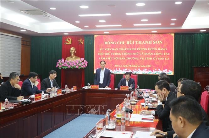 Ưu tiên nguồn lực đầu tư trang thiết bị làm việc cho cấp xã