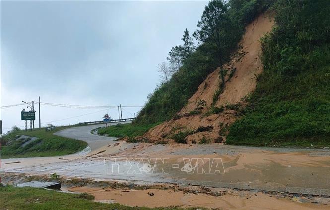 Khuyến cáo hạn chế, không lưu thông qua hai đèo Violak và Lò Xo