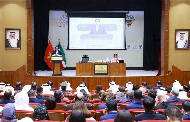 Thủ tướng Phạm Minh Chính thăm Học viện Ngoại giao Kuwait