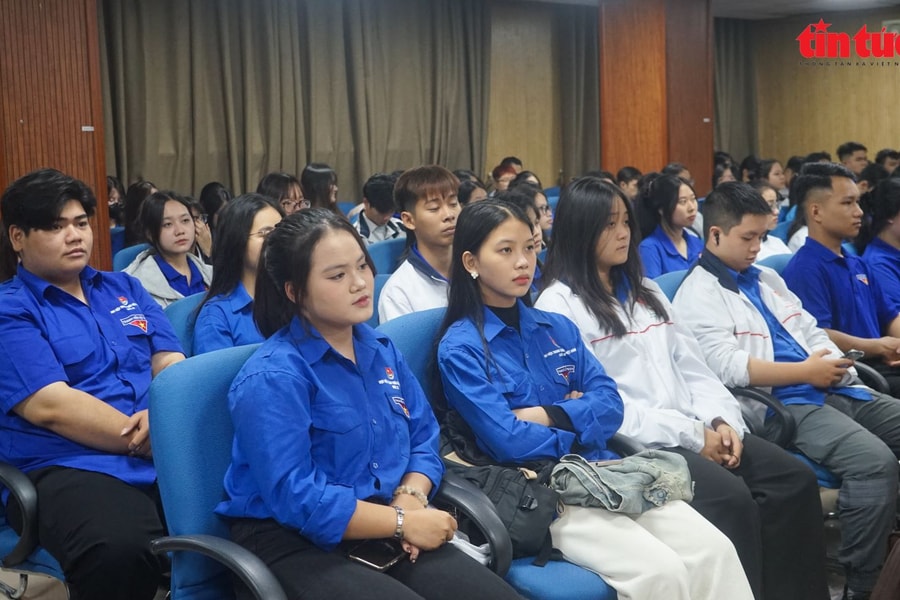 Xây dựng thế hệ thanh niên Việt Nam: Tư duy số, văn hóa số, năng lực hội nhập toàn cầu