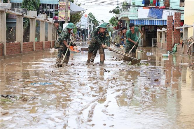 Dựng 'lá chắn thép' bảo vệ nhân dân trong thiên tai