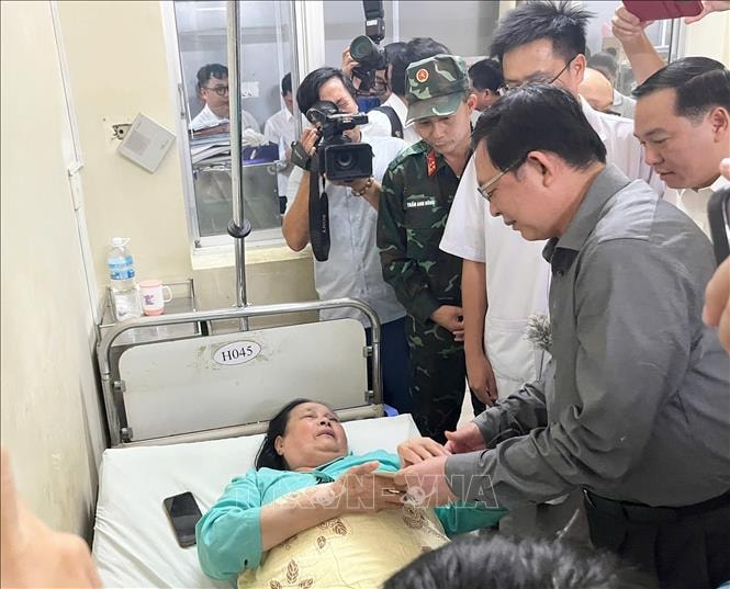 Phó Thủ tướng Hồ Quốc Dũng: Nhanh chóng khôi phục hạ tầng thiết yếu, phục vụ sinh hoạt cho nhân dân