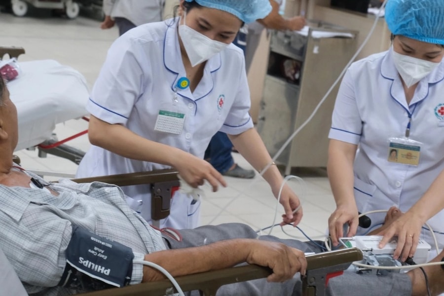 Đề xuất bác sĩ trẻ về tuyến xã là nghĩa vụ bắt buộc