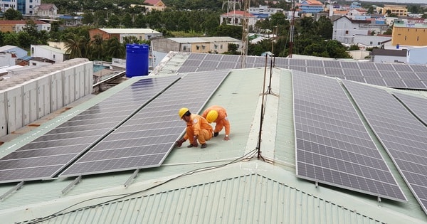 Vì sao lắp điện mặt trời mái nhà tự dùng có thể bị phạt tới 20 triệu đồng nếu không thông báo?
