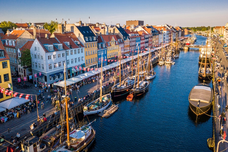 Thăm kênh đào Nyhavn nổi tiếng ở Copenhagen