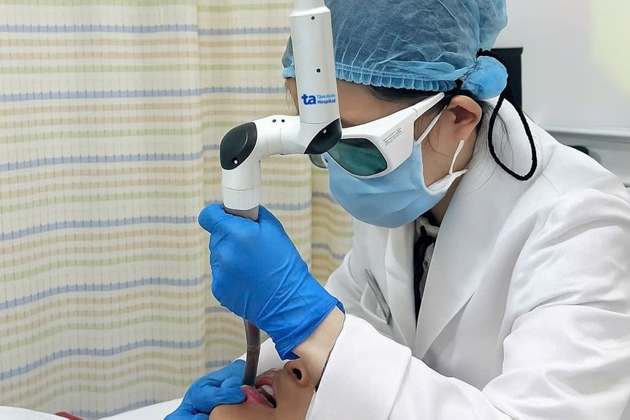 Làm hồng môi bằng laser